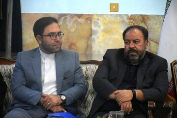 نشست امین ادب در شیراز