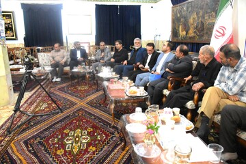 نشست امین ادب در شیراز