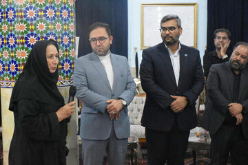 نشست امین ادب در شیراز