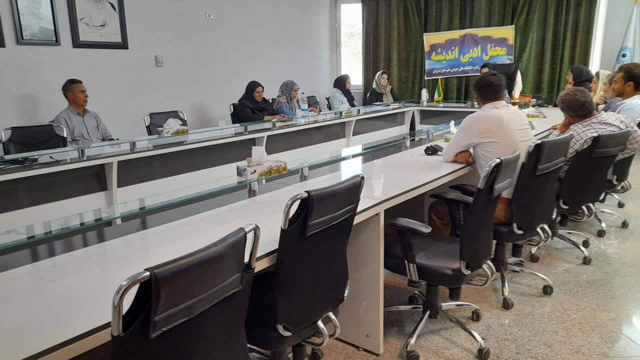 نوای شعر آیینی در محفل ادبی کتابخانه اندیشه شهرستان شیروان طنینانداز شد