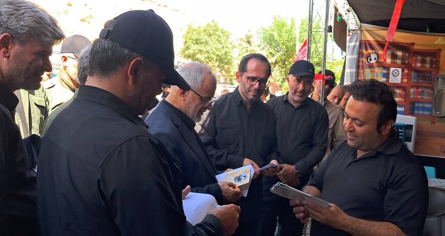 بازدید رئیس ستاد مرکزی اربعین از موکب «کتاب حسینی» کتابخانه های عمومی آذربایجانغربی
