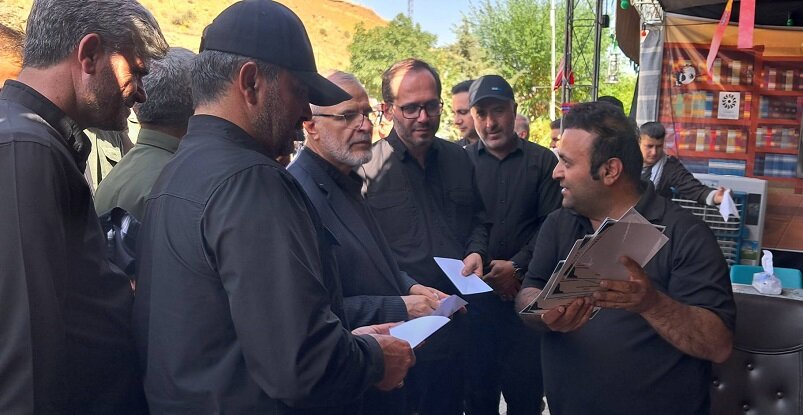 بازدید رئیس ستاد مرکزی اربعین از موکب «کتاب حسینی» کتابخانه های عمومی آذربایجان‌غربی