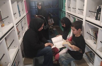 خدمت رسانی موکب فرهنگی اداره کل کتابخانه های عمومی استان تهران به جاماندگان اربعین حسینی