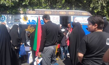 خدمت رسانی موکب فرهنگی اداره کل کتابخانه های عمومی استان تهران به جاماندگان اربعین حسینی