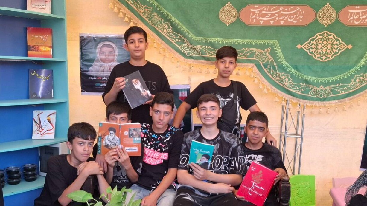 موکب‌های «کتاب اربعین» کتابخانه‌های عمومی استان تهران در مسیر جاماندگان اربعین