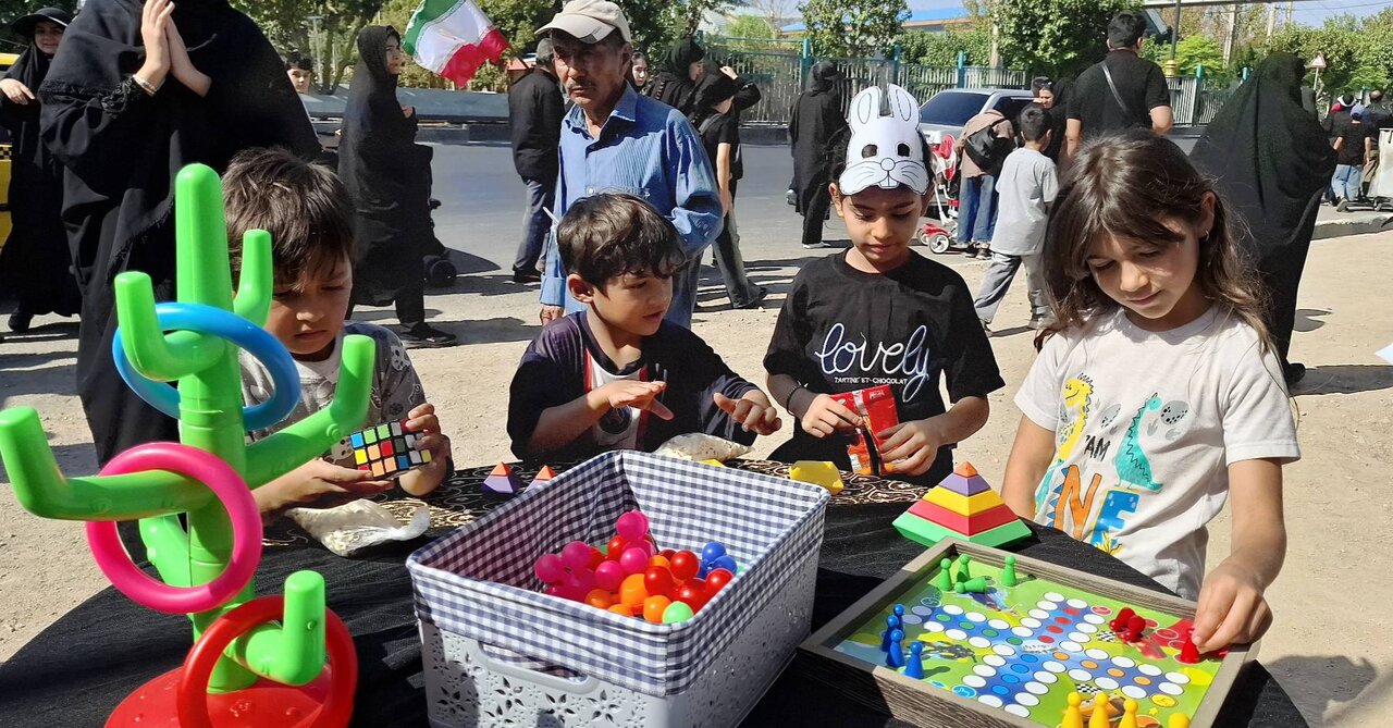 موکب فرهنگی اداره کتابخانه‌های ملارد در مسیر پیاده‌روی جاماندگان اربعین در صفادشت