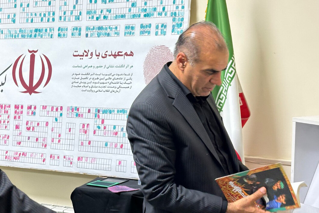 قدردانی رئیس مجمع نمایندگان استان ایلام از خدمات کتابداران به زائران اربعین در حسینیه کتاب