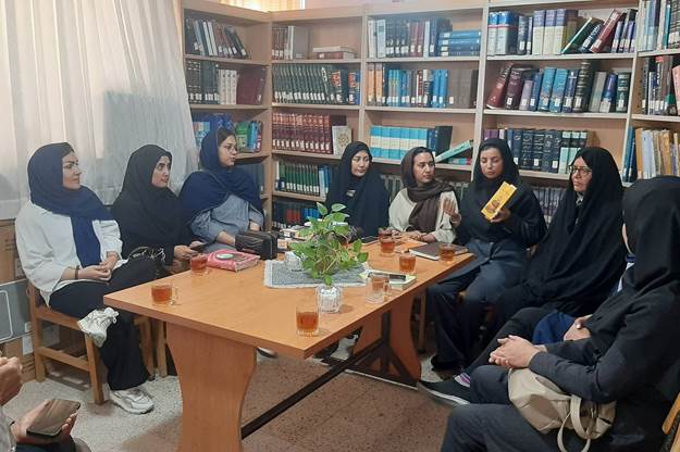 از موکب فرهنگی اربعین تا محافل کتاب و ادب؛ کتابخانه‌های عمومی، روایتگر فرهنگ عاشورا و دانایی
