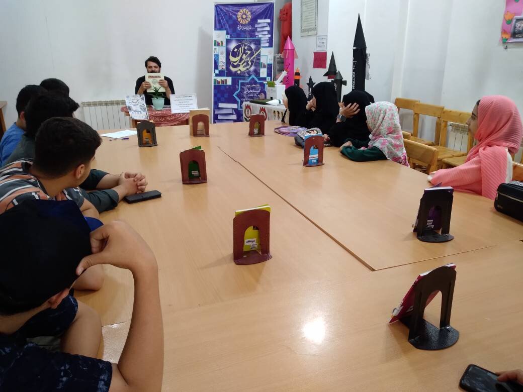ویژه‌برنامه «باشگاه کتابخوانی تا میناب» در کتابخانه عمومی استاد محمدی اشتهاردی برگزار شد