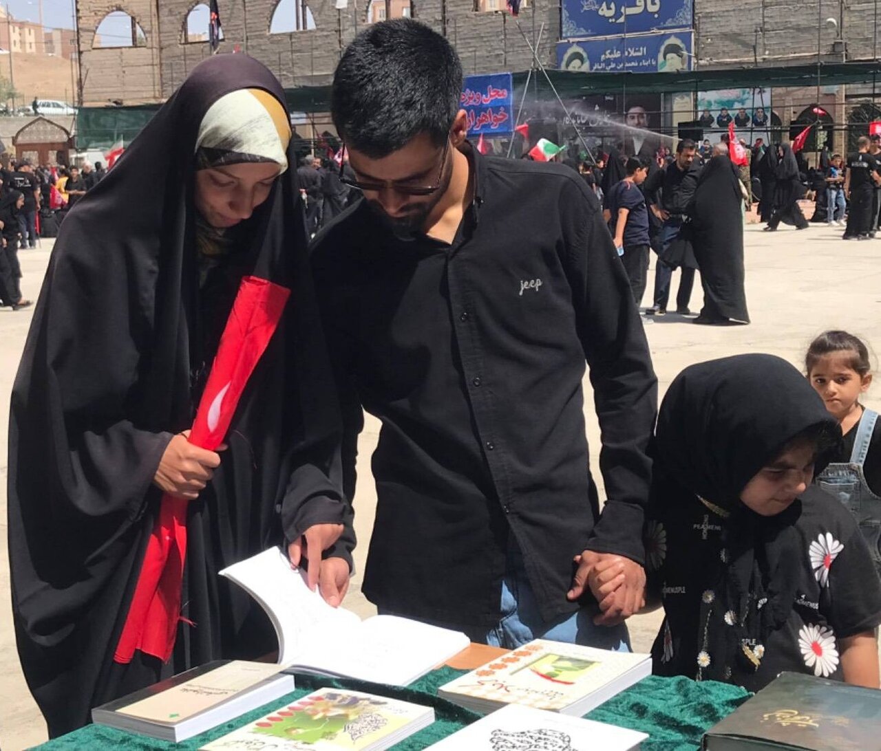 برپایی «تکیه کتاب» در آستان امامزادگان باقریه (ع) بیرجند