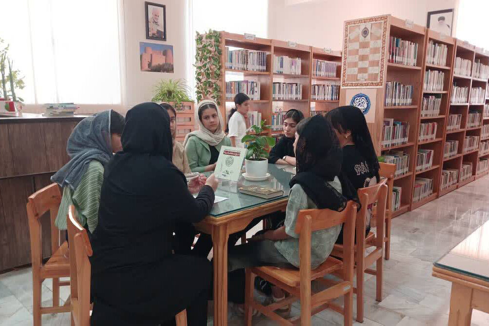 کتابخانه‌های عمومی استان مرکزی میزبان نشست‌های کتاب‌محور و ادبی شدند