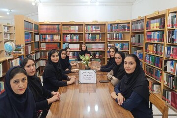 نشست مطالعاتی «در کنار او فقط تو بوده‌ای» در کتابخانه مختومقلی فراغی گنبد برگزار شد