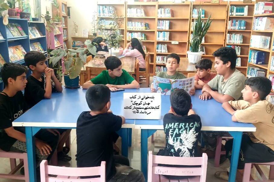 ویژهبرنامه بلندخوانی کتاب «مهمان کوچک» در کتابخانه شهید مفتح دارکلاته برگزار شد