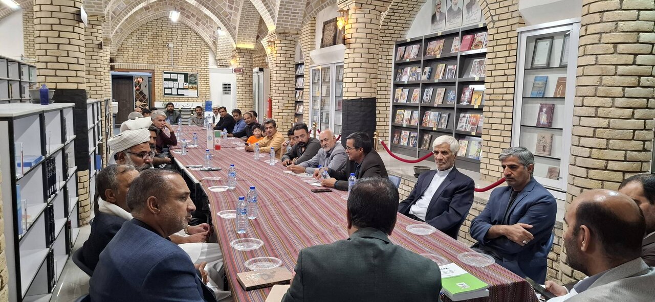 کتابخانه عمومی استاد ایرج افشار سیستانی میزبان «طایفه قروتخوار» &nbsp;