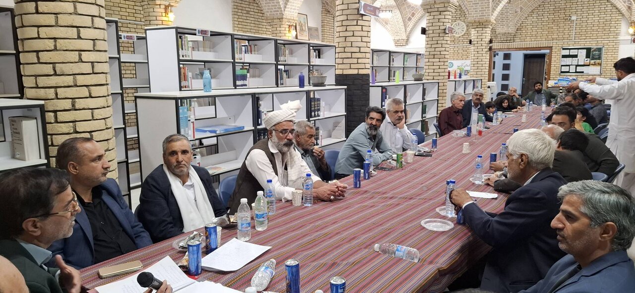 کتابخانه عمومی استاد ایرج افشار سیستانی میزبان «طایفه قروتخوار» &nbsp;