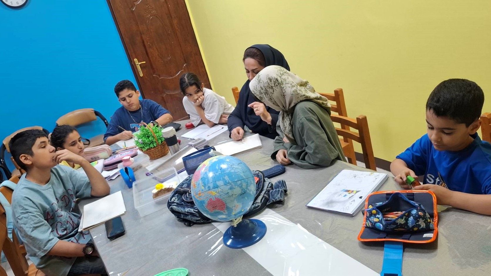 آغاز دوره‌های آموزشی سیاه‌قلم و نقاشی در کتابخانه امیرکبیر بندر ماهشهر