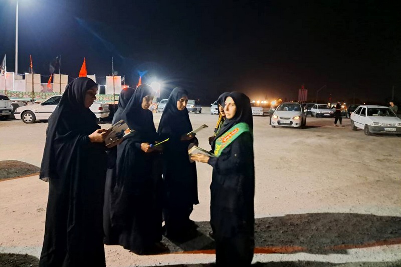 خدمت فرهنگی کتابخانه عمومی بنهگز به زائران اربعین حسینی با اجرای «در مسیر نور»