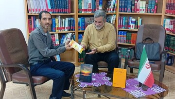 اهدای آثار فرهنگ دشتی
