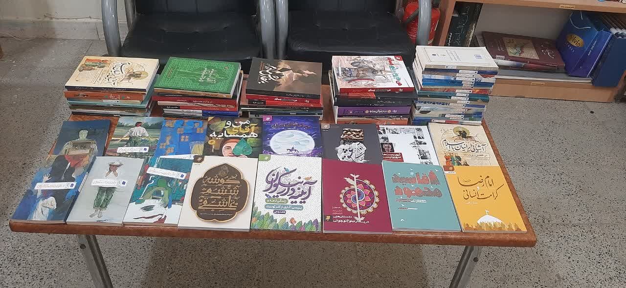 اهدای بیش از ۳۰۰ نسخه کتاب به کتابخانه‌های عمومی شهرستان فریدن