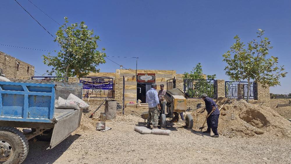 همدلی مردم و مسئولان، حیاط کتابخانه روستای زرد را آباد می‌کند
