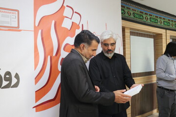 بازدید مدیر کل اداره کتابخانه‌های عمومی استان خراسان رضوی  از موسسه فرهنگی شهرآرا به مناسبت روز خبرنگار