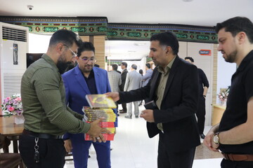بازدید مدیر کل اداره کتابخانه‌های عمومی استان خراسان رضوی  از موسسه فرهنگی شهرآرا به مناسبت روز خبرنگار