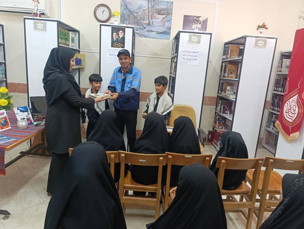 کارگاه آموزشی «قهرمانان کوچک، ناجیان آب» در کتابخانه عمومی شهید طباطبایی زهک