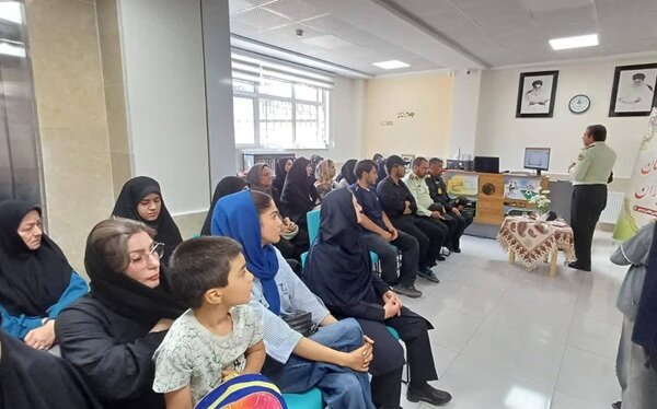 برگزاری کارگاه تخصصی سواد رسانهای و پیشگیری از آسیبهای مجازی در کتابخانه عمومی بعثت
