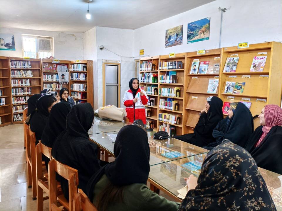 برگزاری کارگاه آموزش تزریقات در کتابخانه مراد همتی نهاوند با هدف ارتقاء سطح دانش
