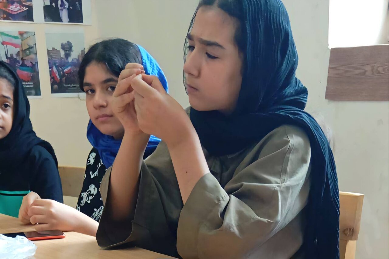 کارگاه‌های آموزش نقاشی و کاردستی در کتابخانه شهدای کردآباد برگزار شد