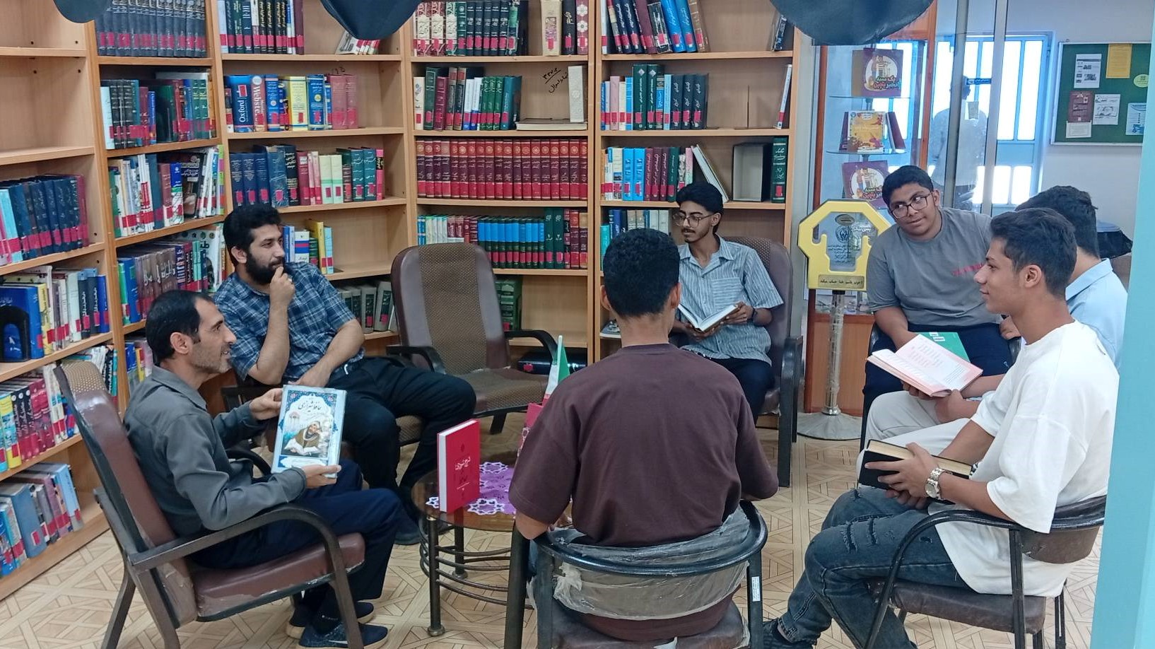 نخستین نشست محفل ادبی «شمیم سخن» در کتابخانه ولیعصر (عج) آبادان برگزار شد