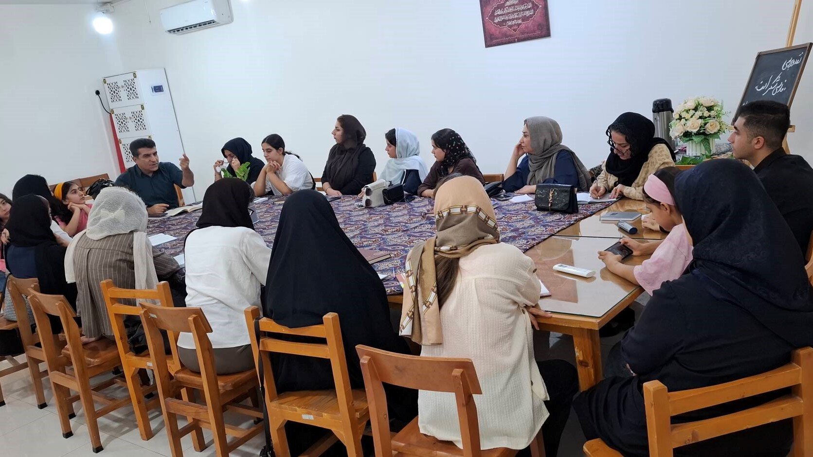 نخستین نشست محفل ادبی «رستا» در کتابخانه امیرکبیر بندر ماهشهر برگزار شد