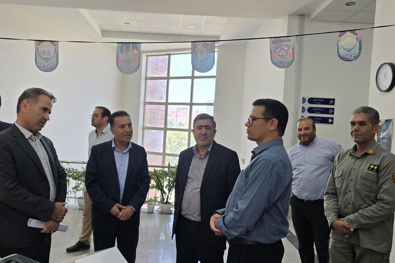 بازدید مدیرکل کتابخانه‌های عمومی خراسان شمالی و فرماندار سملقان از کتابخانه شهید بهشتی آشخانه