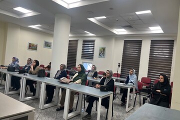 کارگاه «والد آگاه، کودک توانمند» در کتابخانه مرکزی امام خمینی(قدس سره)مشهد