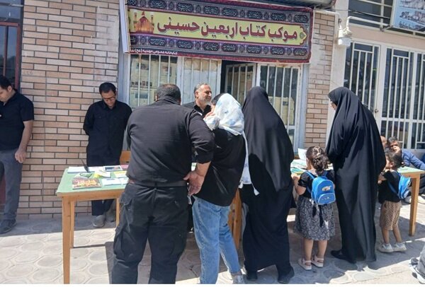 نگاهی به عملکرد موکب‌های کتابِ شهرستان بروجن در ایام اربعین
