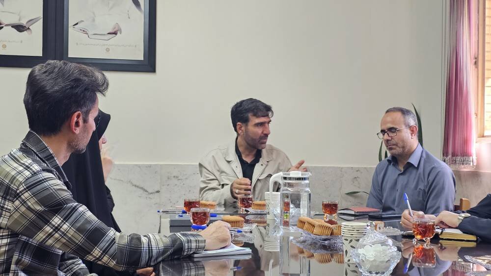 نشست هم‌اندیشی مدیرکل کتابخانه‌های عمومی استان زنجان با کتابداران شهرستان سلطانیه