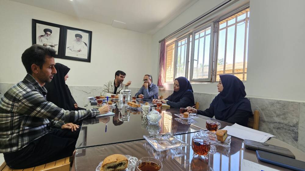 نشست هم‌اندیشی مدیرکل کتابخانه‌های عمومی استان زنجان با کتابداران شهرستان سلطانیه