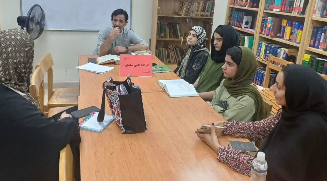 از کارگاه‌های ادبی تا آموزش کامپیوتر در کتابخانه‌های شهرستان پیشوا