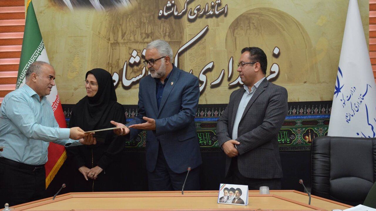 تأکید فرماندار بر تشکیل جلسه ویژه برای بازگشایی کتابخانه کوزران پس از ۱۱ سال