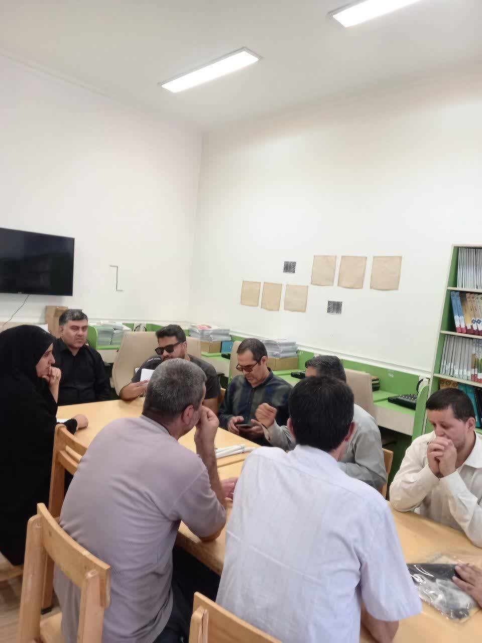 نشست مطالعاتی در بخش نابینایان و کم‌بینایان کتابخانه علامه شهیدی بروجرد