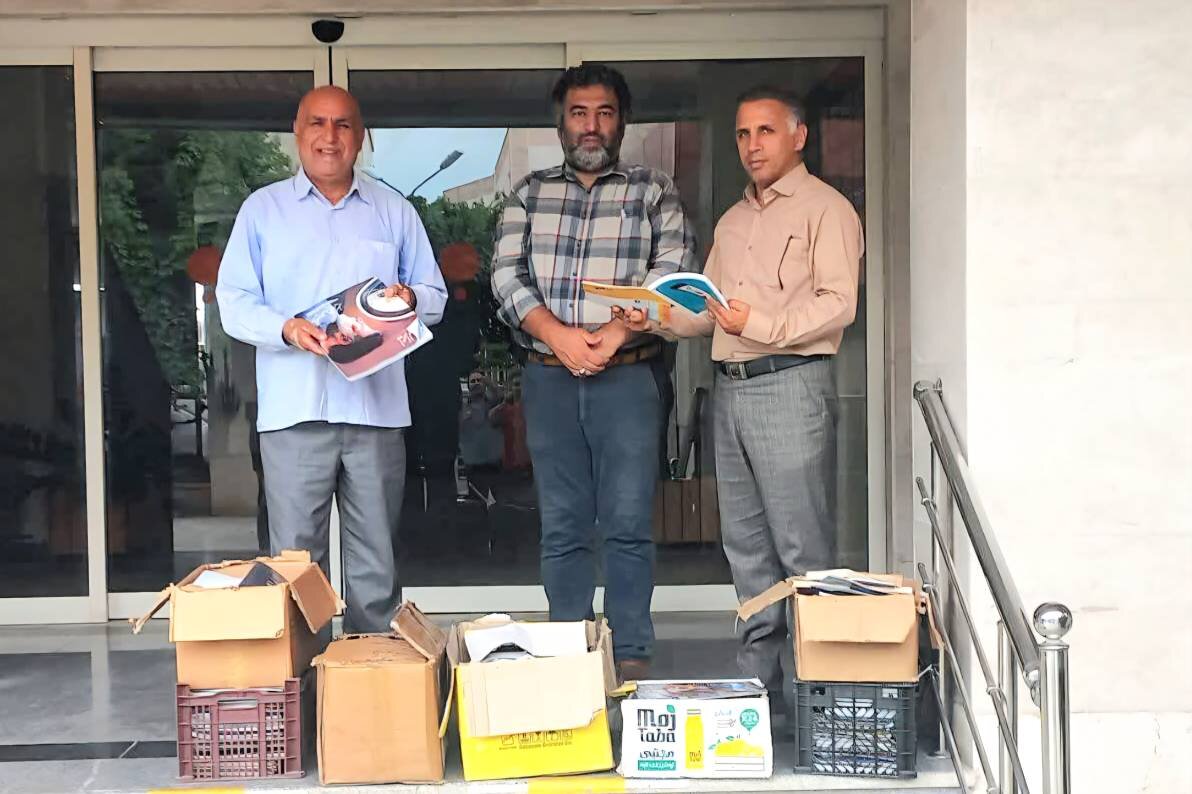 ۵۰۰ جلد مجله به کتابخانه‌های زندان‌های گلستان اهدا شد