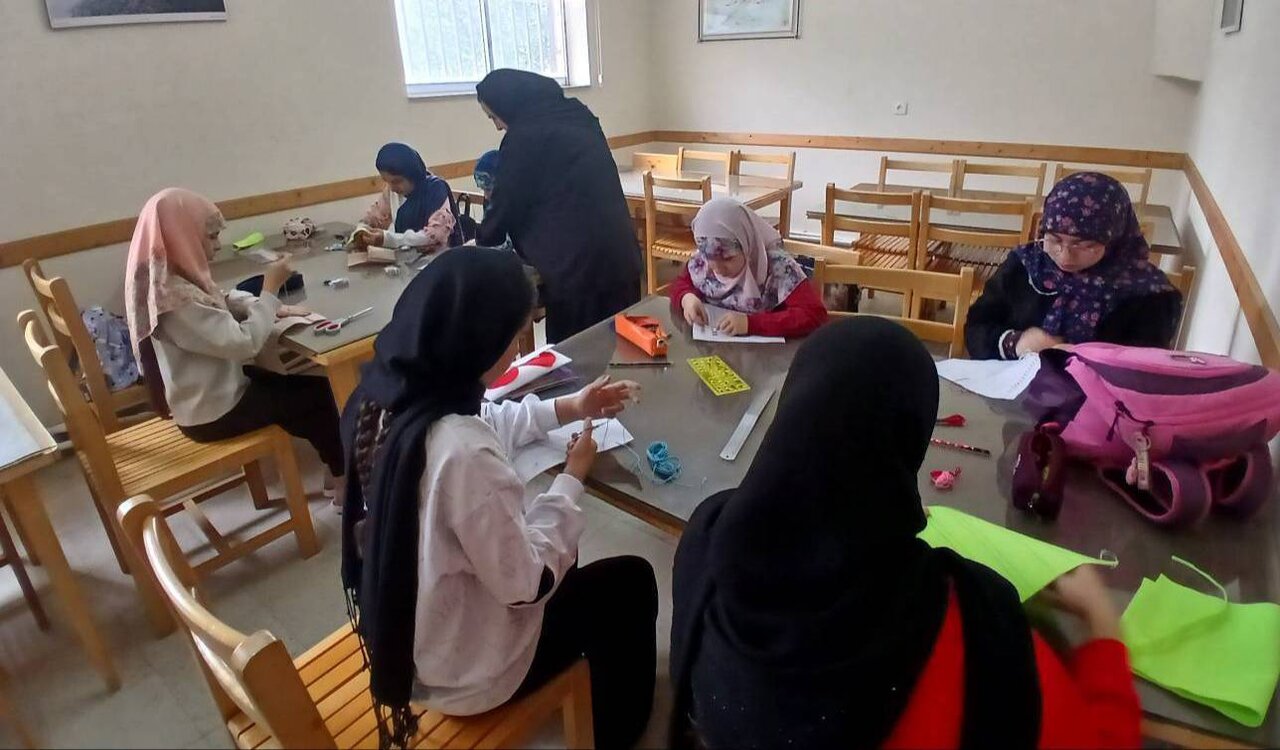 کارگاه آموزش نمددوزی در کتابخانه عمومی شهر پول برگزار می‌شود