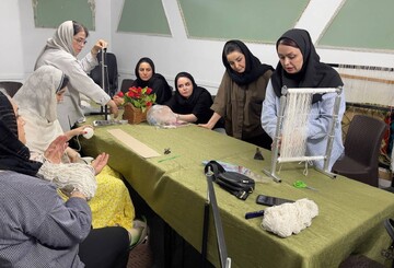 کارگاه آموزش گلیم‌بافی در طرح کتابستون