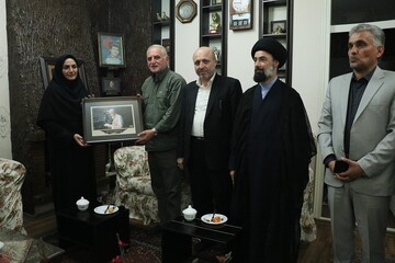 دیدار دبیرکل نهاد با خانواده شهید در استان  اردبیل