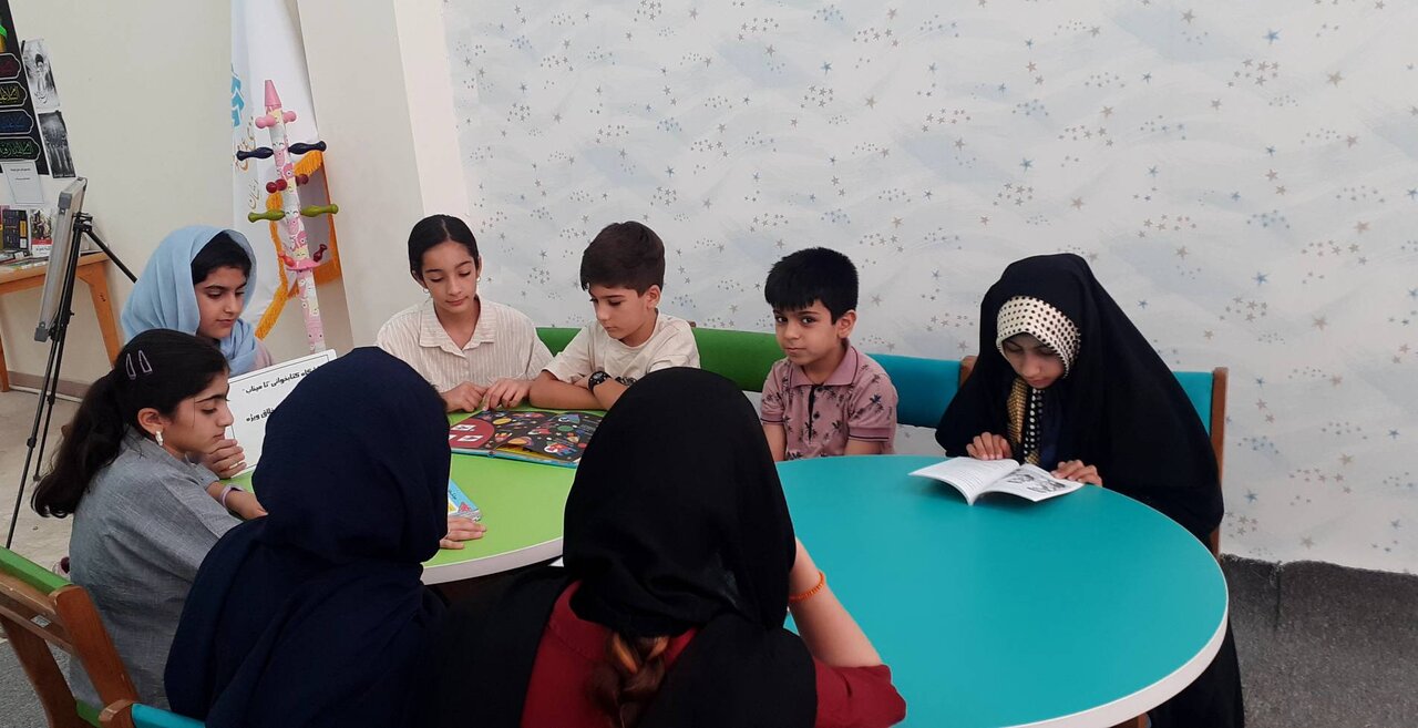 نشست کتابخوانی «تا میناب» در کتابخانه های لرستان برگزار شد