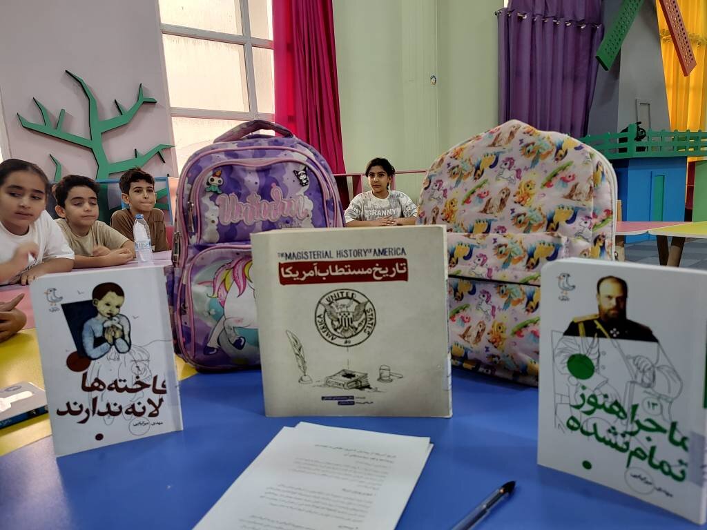نشست کتابخوانی «تا میناب» در کتابخانه های لرستان برگزار شد
