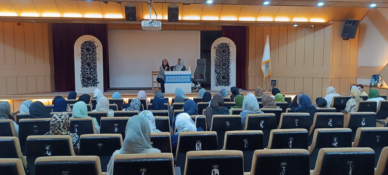برگزاری مجموعه‌ای از نشست‌های ادبی، آموزشی و خانواده‌محور در کتابخانه سهروردی زنجان