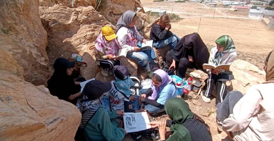 جمع‌خوانی کتاب «سبک زندگی پیامبر (ص)» در کوه‌های سوباشی