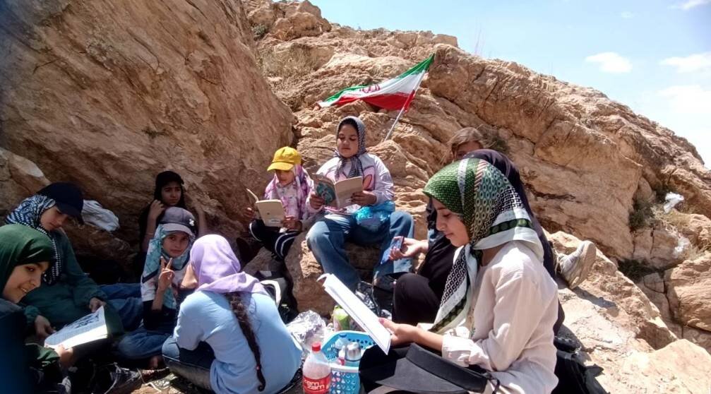 جمعخوانی کتاب «سبک زندگی پیامبر (ص)» در کوههای سوباشی