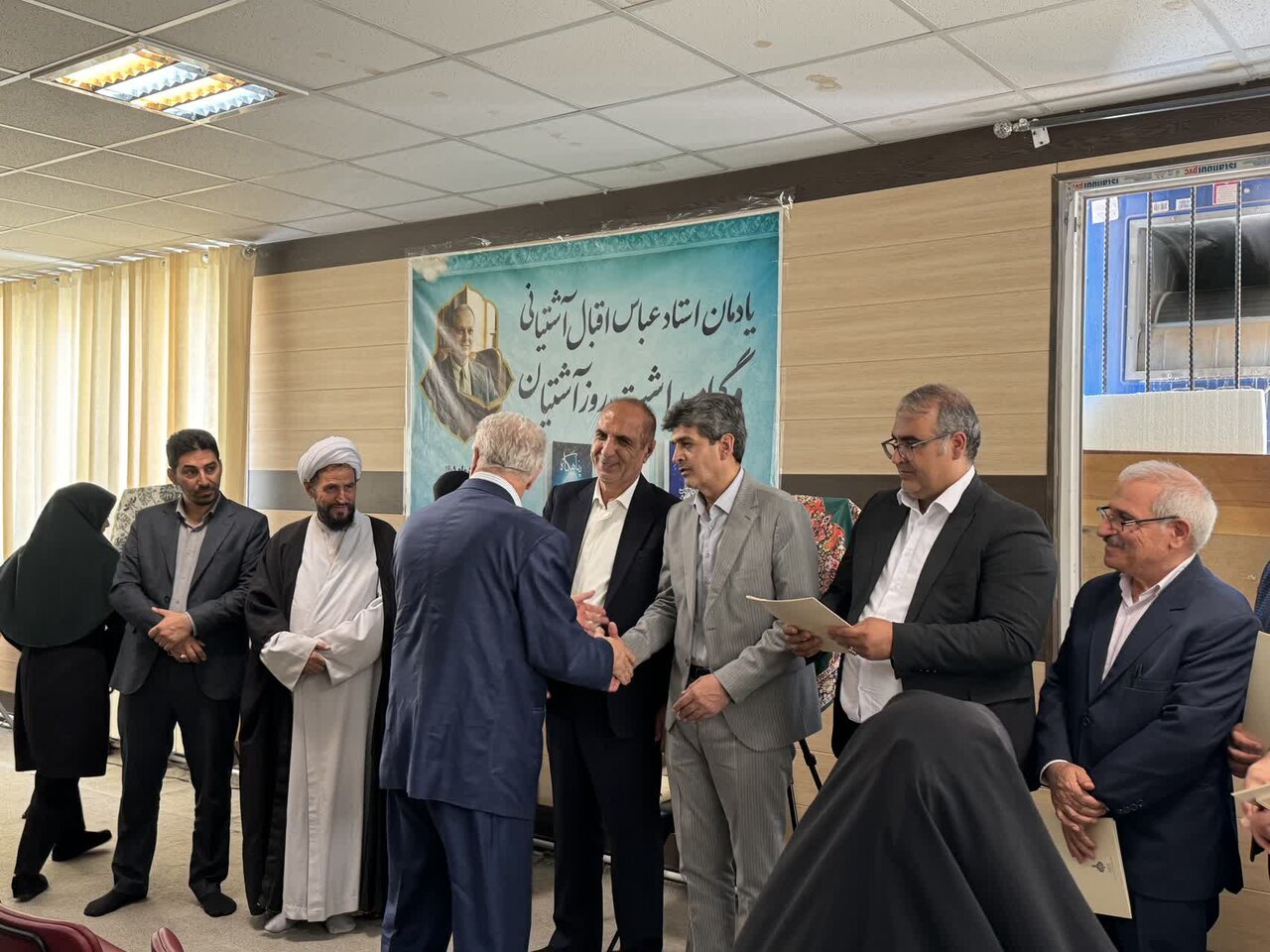 برگزاری آیین گرامیداشت روز آشتیان و یادمان استاد عباس اقبال آشتیانی